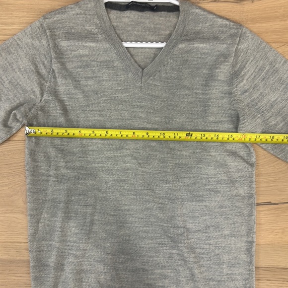 EUC French Connection V Neck Sweater - SIZE M - Picture 9 of 9